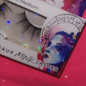 🤍5/$25🖤loni Cosmetics 3D Faux Mink
Lashes -Aquarius natural doll medium